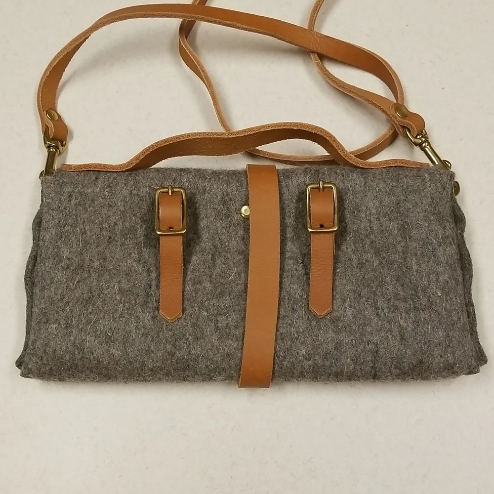 Small Felt purse - Picture 4 of 5